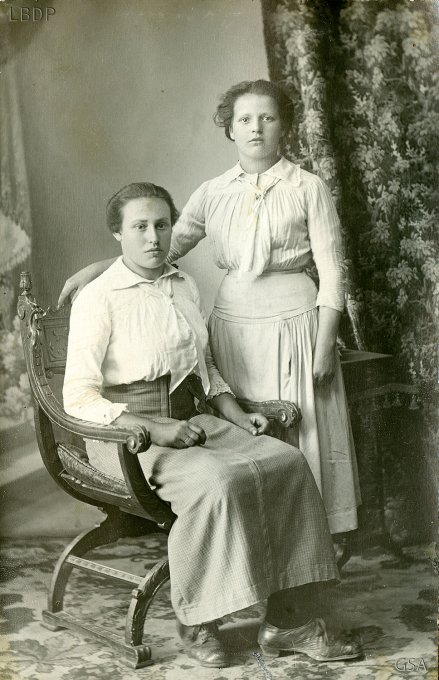 23 - Marie et Julie (1882-1950) Pfemmert
