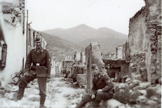 01 - Soldat allemand dans Wihr au Val détruit