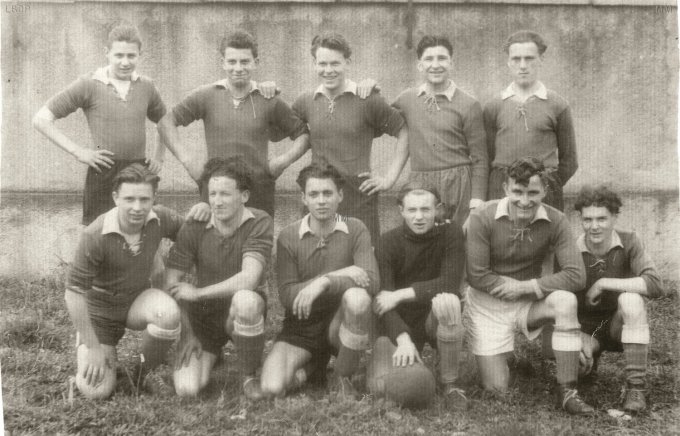 138 - Une équipe de foot vers 1950