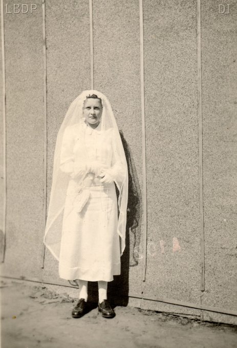 004- La communion de  Doll Irène en 1945