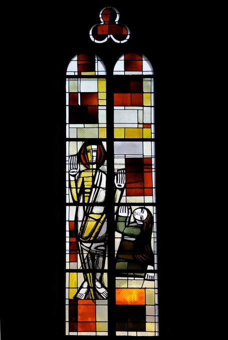 26 - L'intérieur de L'église Saint Martin : un vitrail