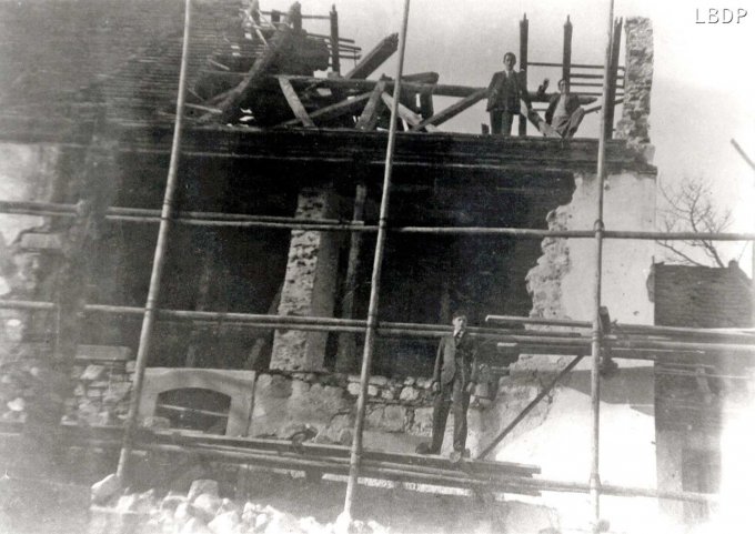 10 - La chapelle en réparation vers 1947