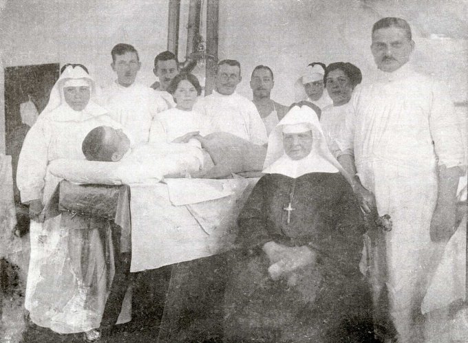 099 - Pendant la première guerre, la maternelle a été transformée en infirmerie