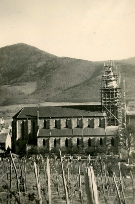 12 - La reconstruction du clocher de l'église de Wihr-au-Val en 1952