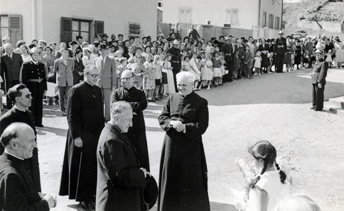 114 - Une visite de l'évêque vers 1955
