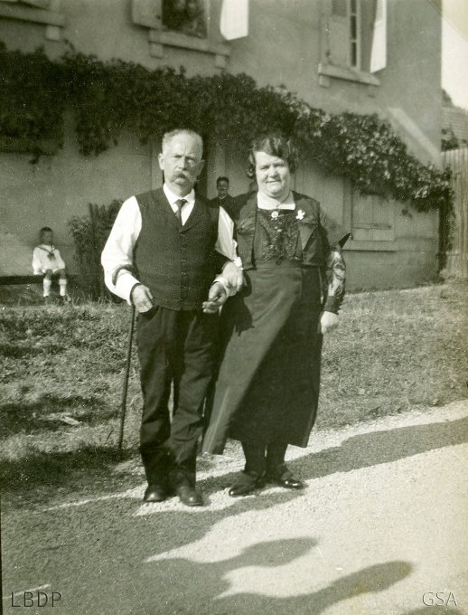 01 - Stihlé Martin (père) et Madame Meyer