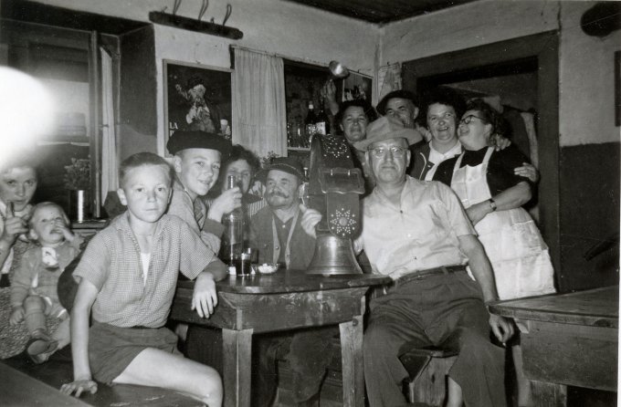 52 - L'intérieur de la ferme auberge du Schupferen en 1960