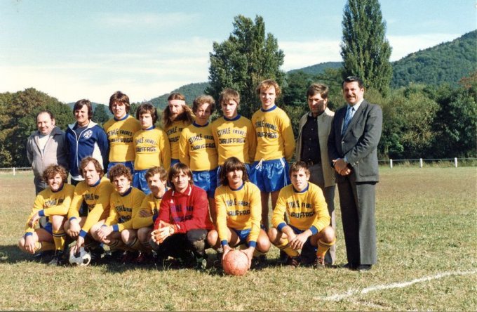 32 - Une équipe de foot de l'Etoile Sportive entre 1976 et 1982 - Président : Isner André
