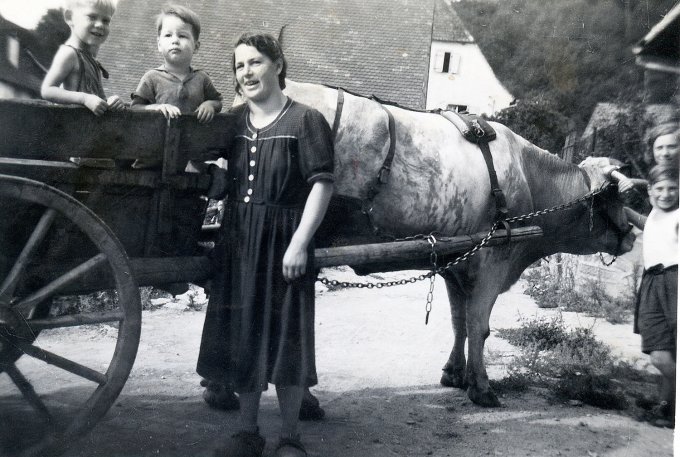 24 - Stihlé Bernard et sa mère Eugénie