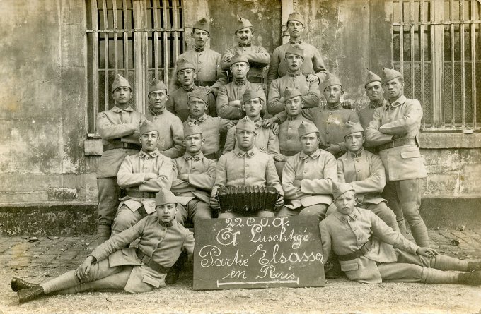 38 - Soldats alsaciens à Paris