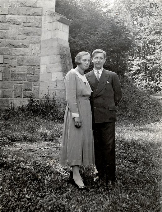 23 - Louis et Marie-Madeleine Zaepfel devant le réservoir en 1940