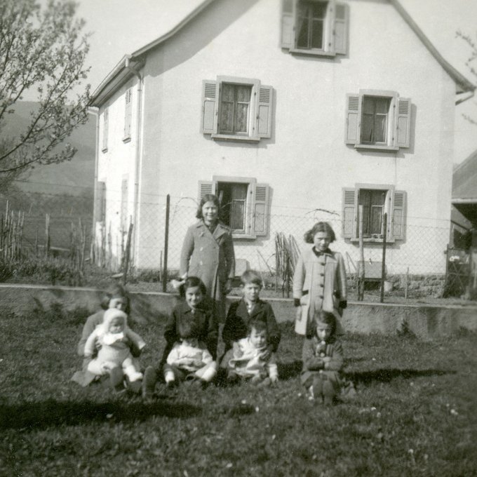 18 - Devant la ferme Laurent en 1944