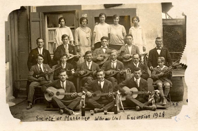 17 - Le club des mandolines de Wihr en 1928,