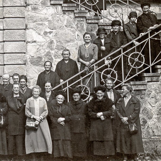 058 - A Oderen, en 1929, devant la chapelle Notre-Dame du Bon Secours-Détail 2