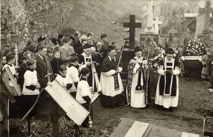 37 - Enterrement de la Soeur Marie-Nicolas le 23 février 1955