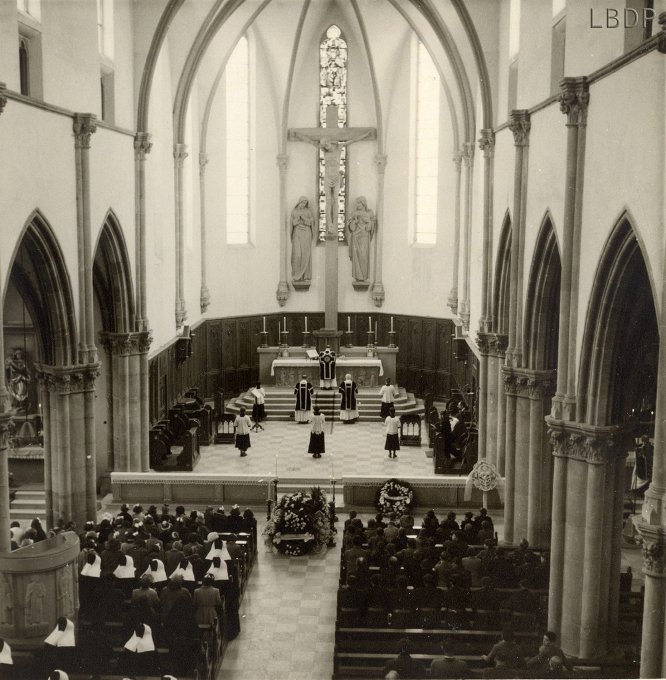 33 - Enterrement de la Soeur Marie-Nicolas le 23 février 1955