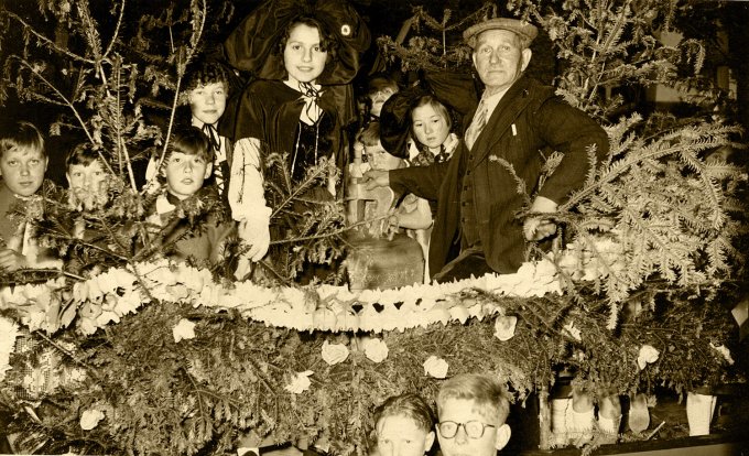 09 - Le baptême des cloches le 13 juin 1954