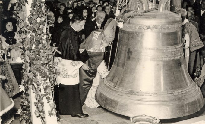 34 - Le baptême des cloches le 13 juin 1954