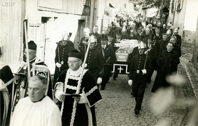 08 - Enterrement du Curé Camille Entz en 1938