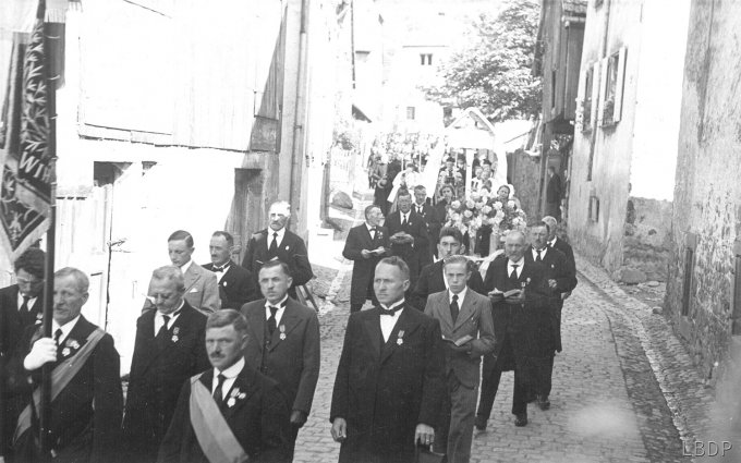 13 - Enterrement du Curé Camille Entz en 1938