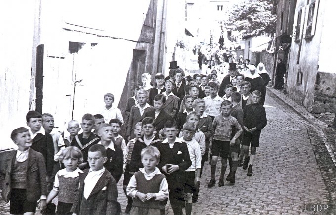 04 a - Enterrement du Curé Camille Entz en 1938