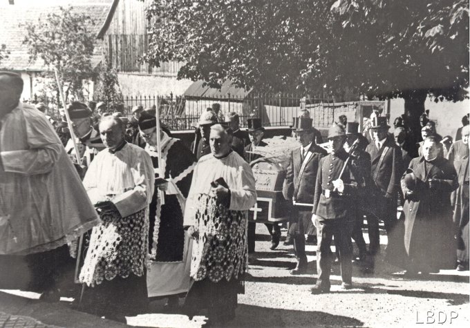 03 - Enterrement du Curé Camille Entz en 1938