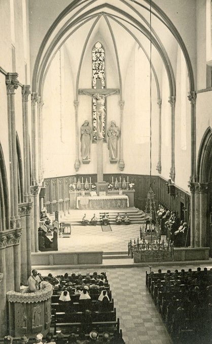117 - L'intérieur de l'église après 1940