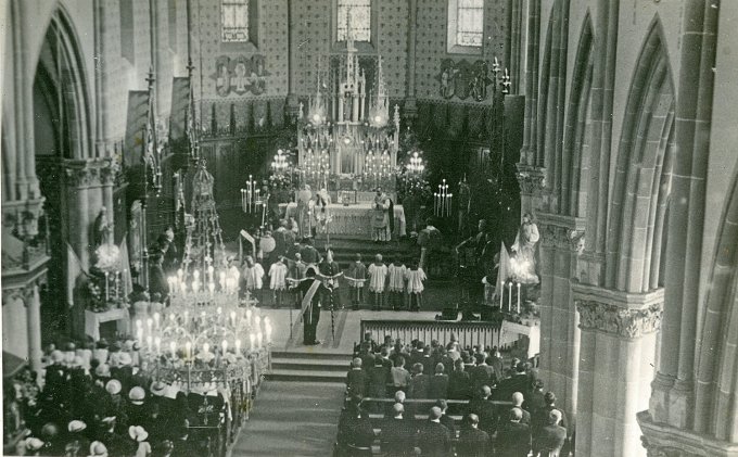 114 - L'intérieur de L'église vers 1930