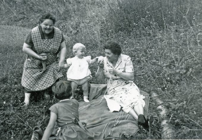 98 - Baldenberger Anna et Vogel léonie