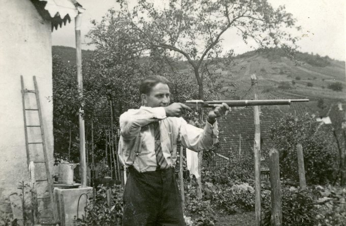 150 - Vogel Edouard s'exerce au tir