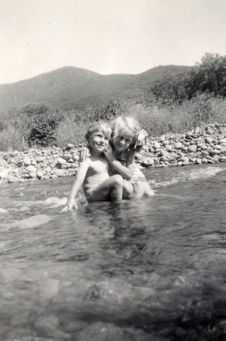 27 - Marlyse et Henri se baignent dans la fecht