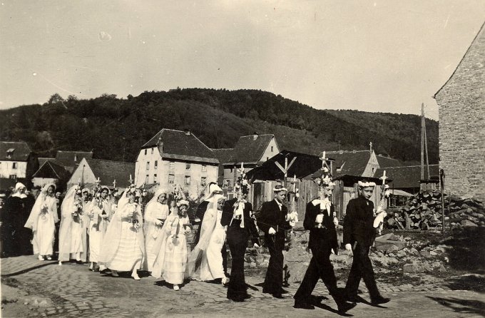 25 - Une communion en 1946