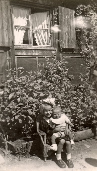 04 - Marlyse Muré et son frère Henri en 1947