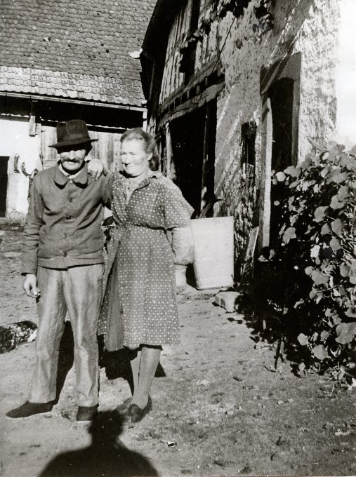 01 - Lucien et Joséphine (née Heinrich) Klinklin à la ferme du Stauffen