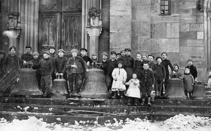 30 - La dépose des cloches de l'église de Wihr-au-Val en mars 1917