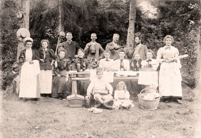 23 - Un pique-nique au pied de la tour du Stauffen en 1906