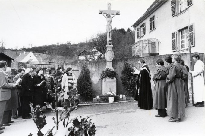 04 - La bénédiction de la Croix le 30 mars 1980