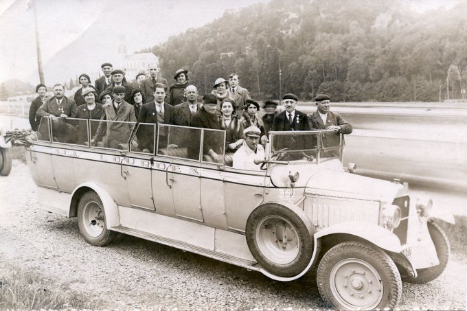 19 - Un autocar à Lourdes