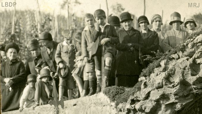 08 - Inauguration de la grotte en 1931 - Détail de 05