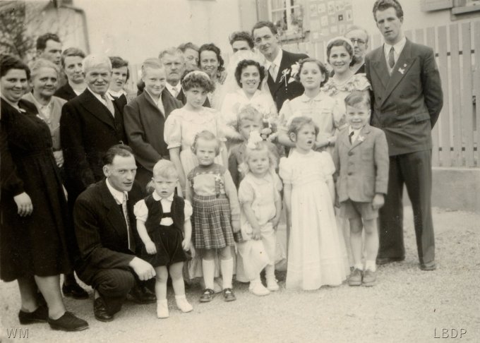 36 - Le mariage de Maurer Marguerite et de Walger Eugène le premier mai 1954