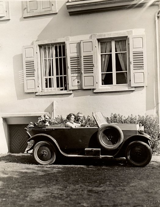 17 - Une belle voiture au printemps 1931