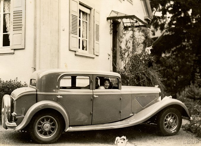 15 - Une belle mécanique devant l'actuel 24 rue de la gare en 1933