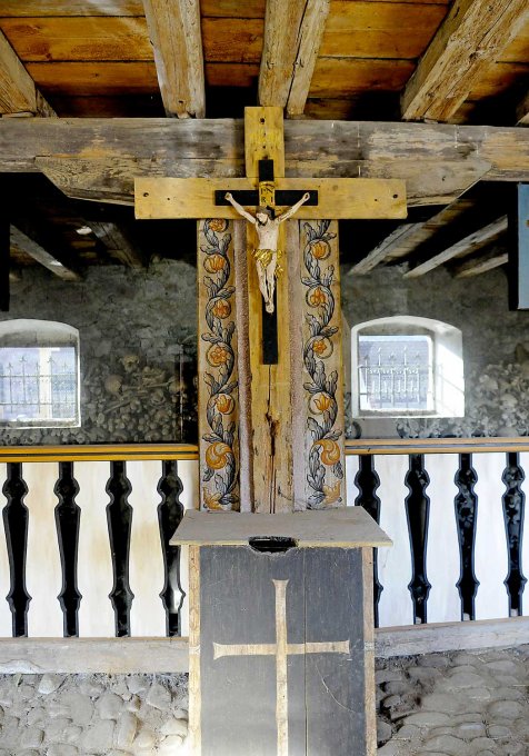 07 - L'ossuaire à l'intérieur de la chapelle : le reposoir