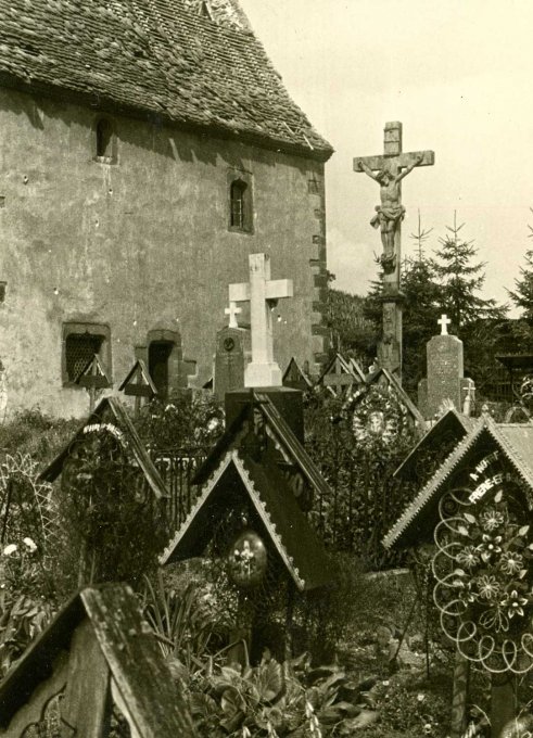 02 - La chapelle Saint Michel et le cimetière vers 1940