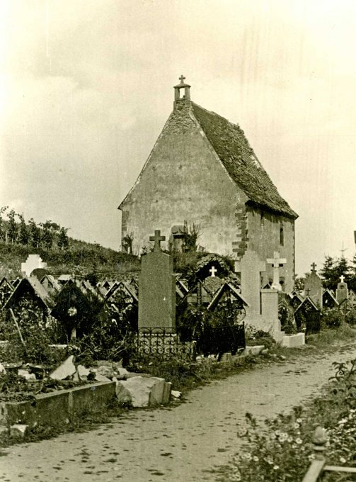 01 - La chapelle Saint Michel et le cimetière vers 1940
