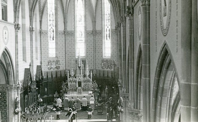 39 - L'intérieur de l'église en 1931