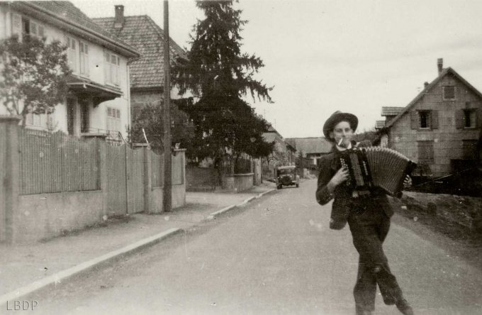 43 - Heinrich André sur la route de Gunsbach