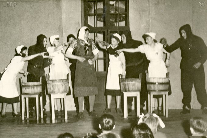 33 - La troupe de Wihr joue à Colmar vers 1953