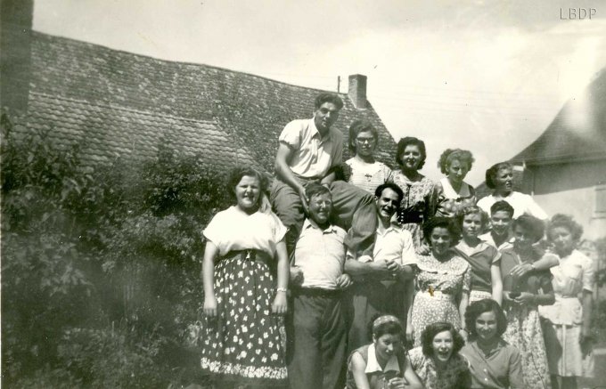 08 - Un groupe de jeunes wihriens