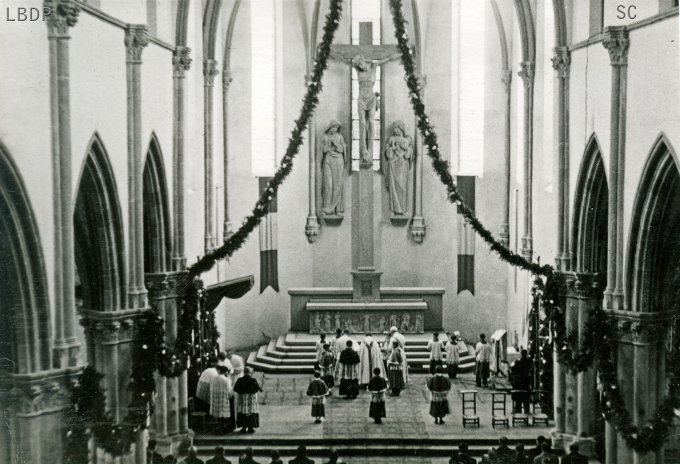06 - L'intérieur de l'église vers 1955